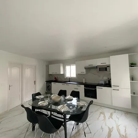 Requesens Playa Apartment Empuriabrava