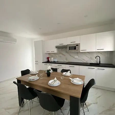 Requesens Playa Apartment Empuriabrava