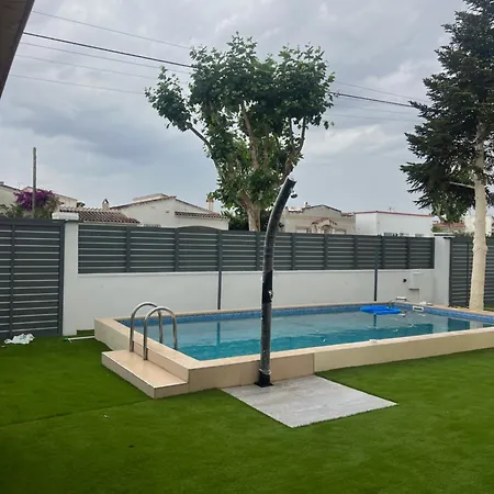 Requesens Playa Appartement *