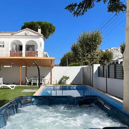 Requesens Playa Апартаменты *